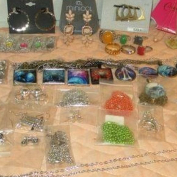 15 Jewelry plus 5? This & that 20 items you will receive A GREAT BUNDLE DEAL - Picture 2 of 16